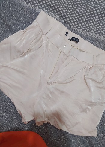 Beyaz Salaş Mini Şort