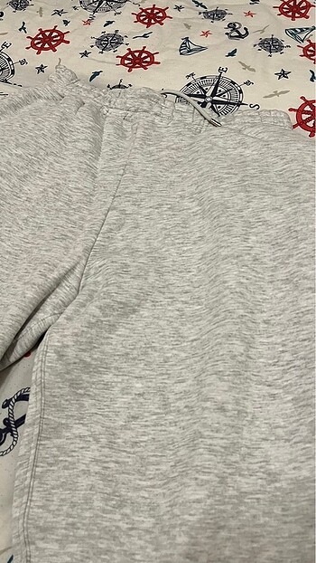 l/xl Beden gri Renk SIFIR ÜRÜN UNİSEX GRİ BOL ESOFMAN!