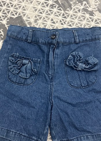 Nakışlı Fırfırlı Mavi Kot Kız Şortu - Görsel 3