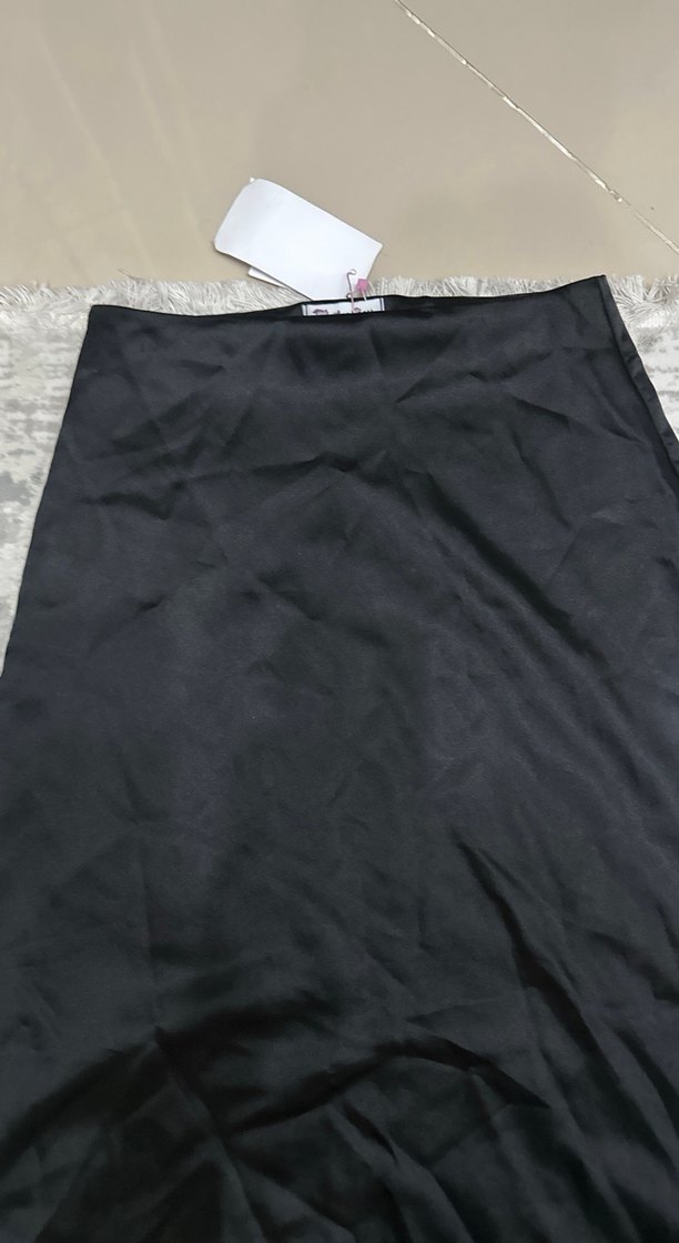 Siyah saten  Uzun Etek - Görsel 3