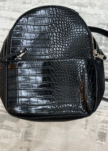 Stradivarius Siyah Yılan Desenli Deri Sırt Çantası - Görsel 2