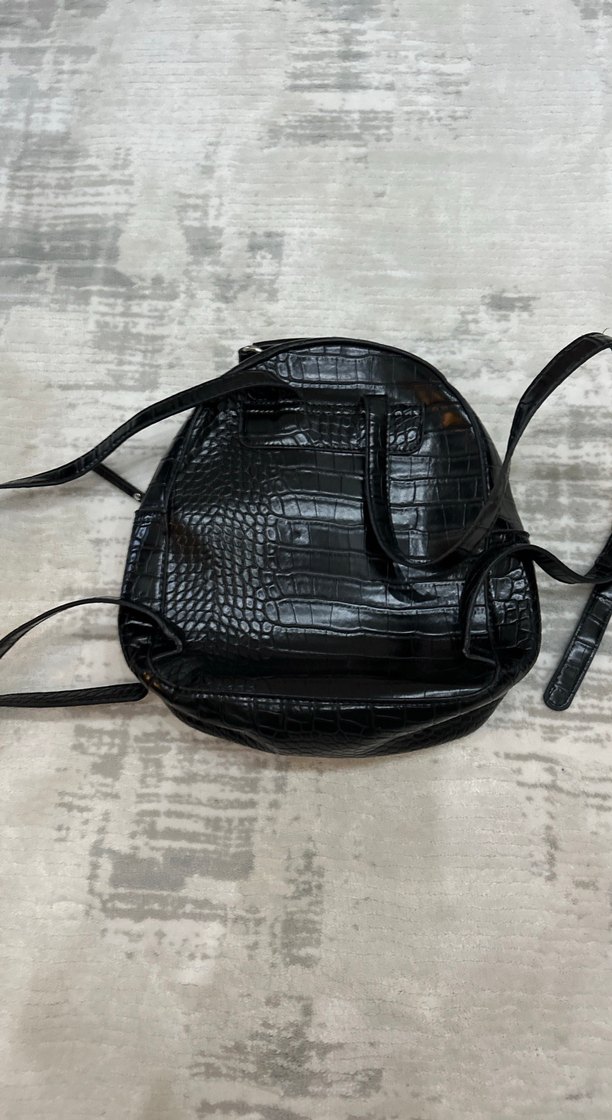 Stradivarius Siyah Yılan Desenli Deri Sırt Çantası - Görsel 3