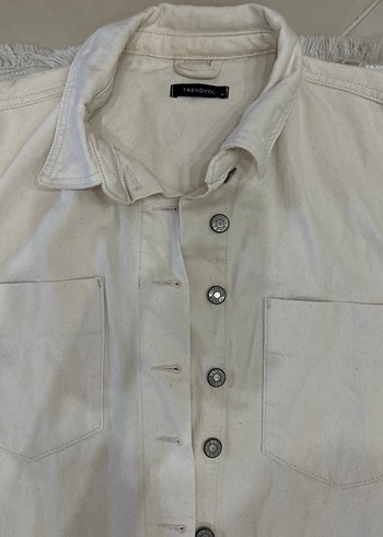 Düğmeli Beyaz Keten Kadın Gömlek - Görsel 3