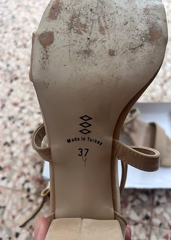 Bej Süet Tokalı Kadın Topuklu Ayakkabı - Görsel 3