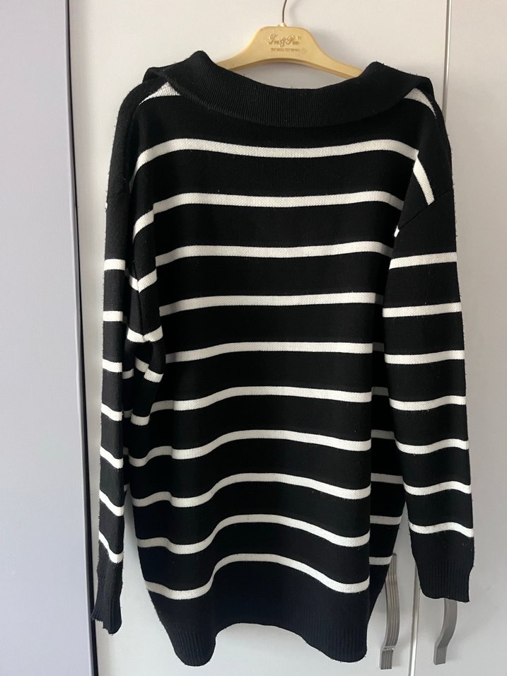 Uzun Kollu Yaka Detaylı Çizgili Siyah Kazak - Görsel 3