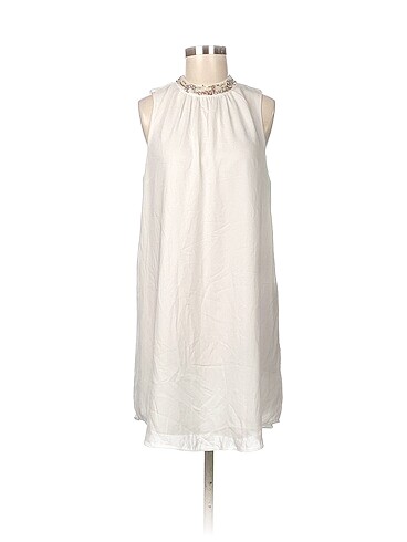 H&M Kısa Elbise %70 İndirimli.