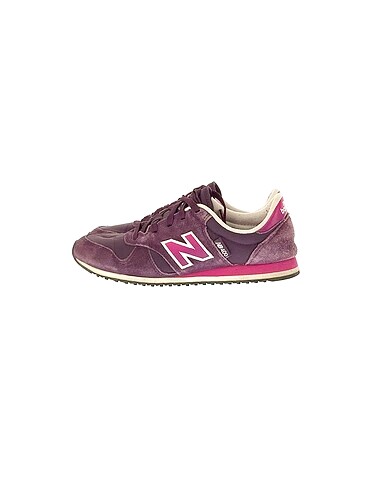 New Balance Spor Ayakkabı %70 İndirimli.