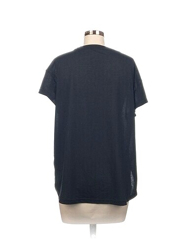 40 Beden Puma T-shirt %70 İndirimli.