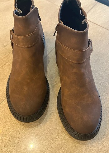 Kahverengi Kadın Bot - Görsel 2