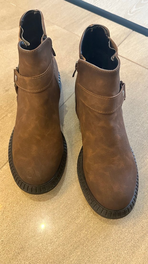 Kahverengi Kadın Bot - Görsel 2