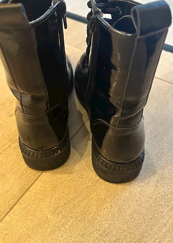 Siyah rugan Bağcıklı Kadın Bot - Görsel 4