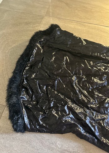 Siyah Kürk Detaylı Straplez Elbise - Görsel 2