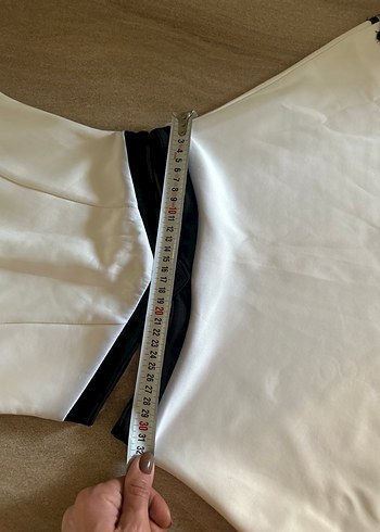 Siyah Dantel Detaylı Beyaz Elbise - Görsel 5