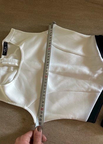 Siyah Dantel Detaylı Beyaz Elbise - Görsel 4