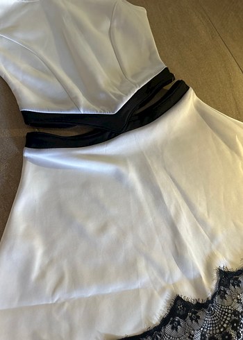 Siyah Dantel Detaylı Beyaz Elbise - Görsel 2