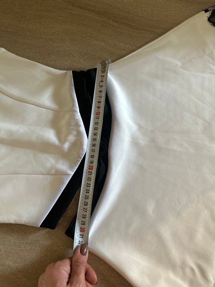 Siyah Dantel Detaylı Beyaz Elbise - Görsel 5