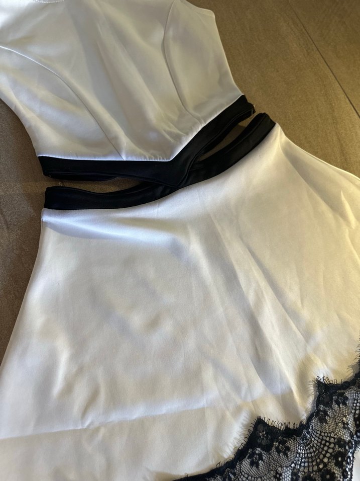 Siyah Dantel Detaylı Beyaz Elbise - Görsel 2