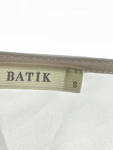 s Beden beyaz Renk Batik Bluz %70 İndirimli.