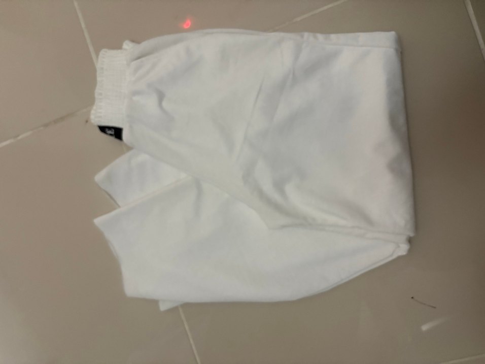 Beyaz bol paça eşortman - Görsel 2