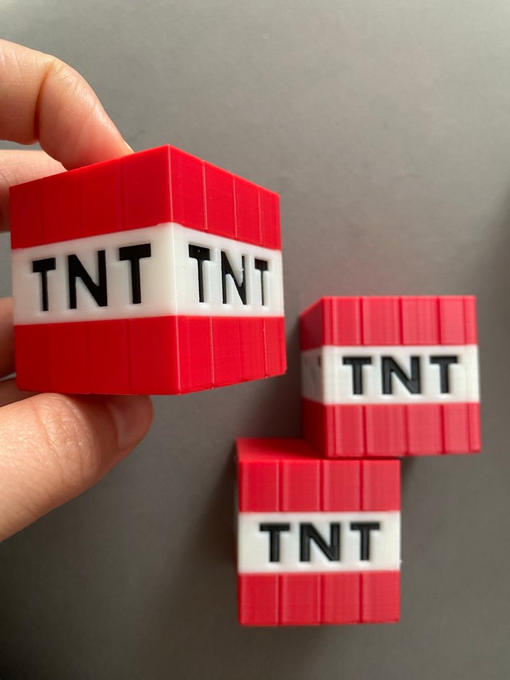 Renkli Kırmızı TNT Aksiyon Figürü - Görsel 2