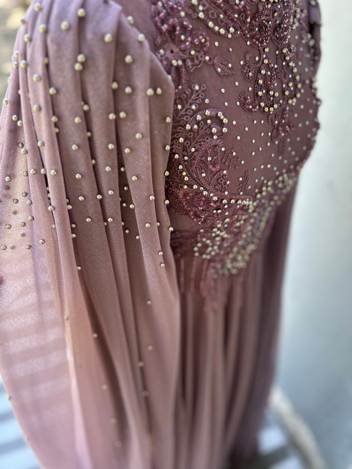 Uzun Mor İşlemeli Drapeli Abiye Elbise - Görsel 4