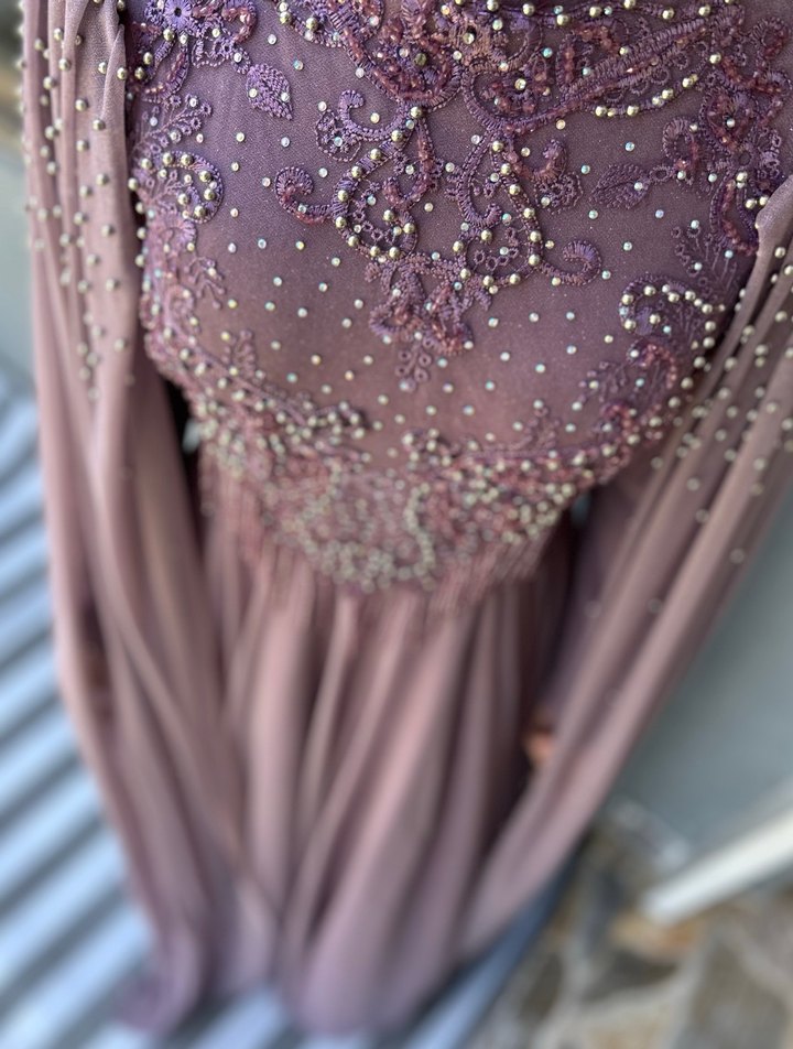 Uzun Mor İşlemeli Drapeli Abiye Elbise - Görsel 3