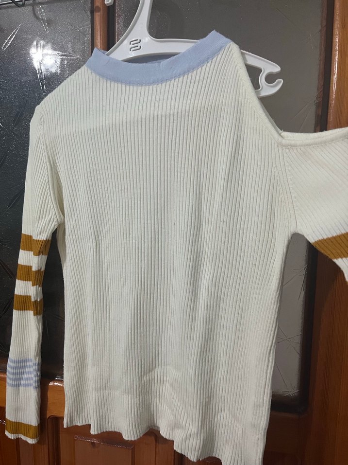 Çizgili Kollu Beyaz Triko Kadın Kazak - Görsel 2