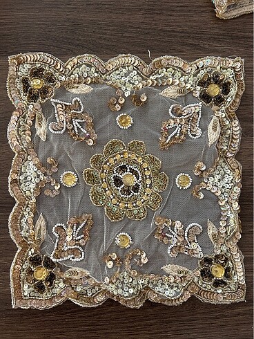 Taşlı Örtü
