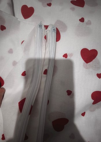 Kırmızı Kalp Desenli Beyaz yastık kılıfı - Görsel 2