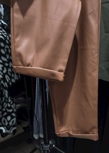 Kahverengi Parlak Deri Kadın Pantolon - Görsel 3