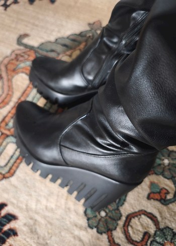 Kadın Siyah Deri Dolgu Topuklu  Çizme - Görsel 2