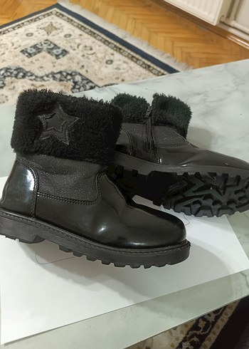 Kız Çocuk Siyah Kürklü Lastik Bot - Görsel 3