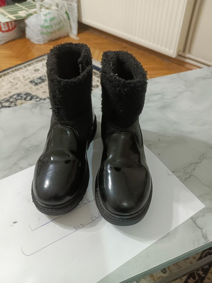 Kız Çocuk Siyah Kürklü Lastik Bot - Görsel 4