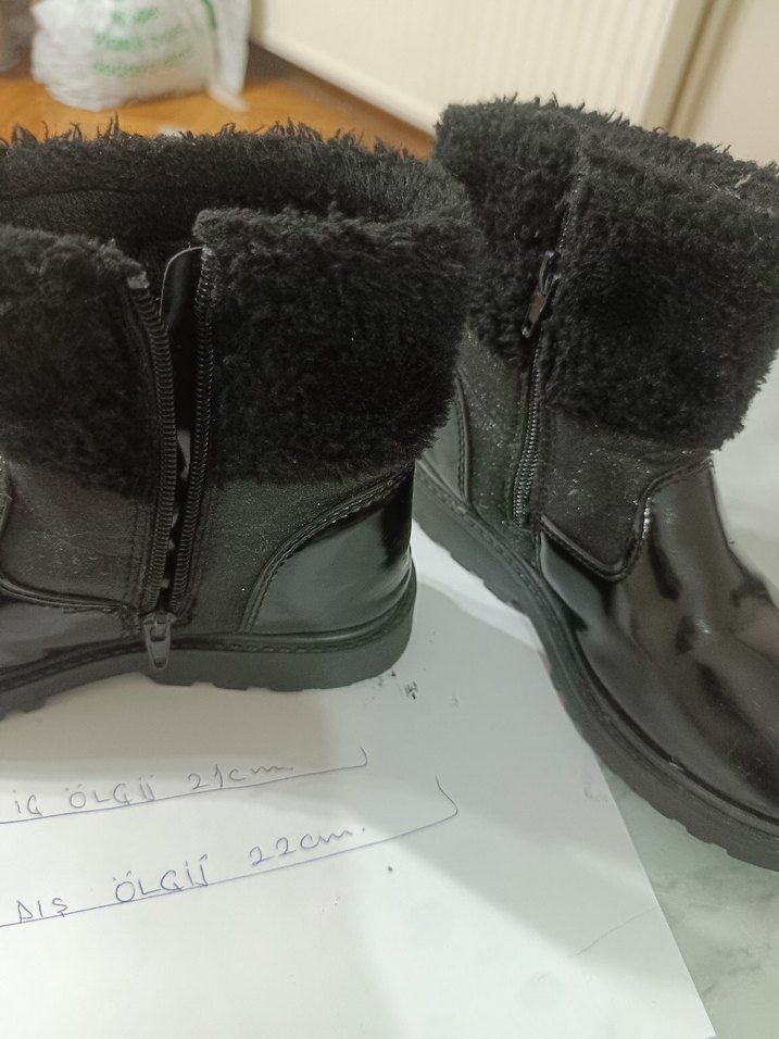 Kız Çocuk Siyah Kürklü Lastik Bot - Görsel 2