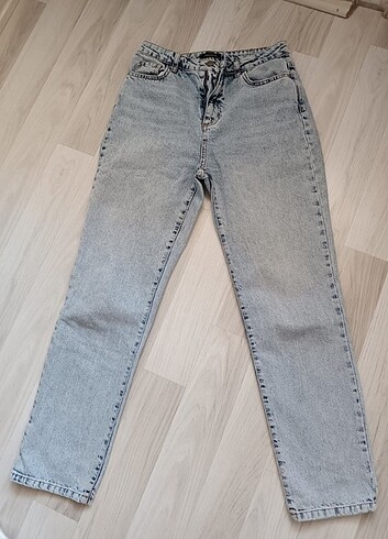 MOM JEAN
