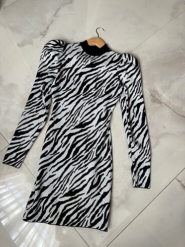 Zebra elbise bershka