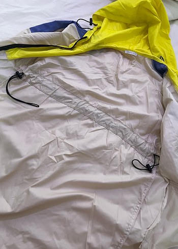 Kadın Beyaz Uzun Fermuarlı Yağmurluk - Görsel 3