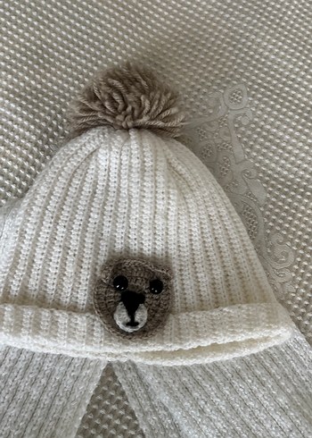 Nakışlı Beyaz Örgü Çocuk Bere ve Atkı Seti - Görsel 3