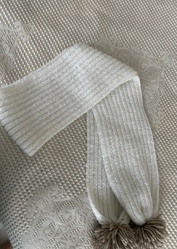 Nakışlı Beyaz Örgü Çocuk Bere ve Atkı Seti - Görsel 4