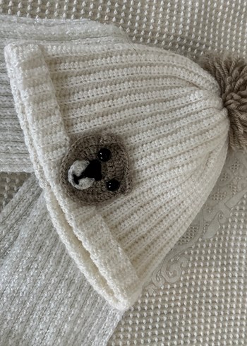 Nakışlı Beyaz Örgü Çocuk Bere ve Atkı Seti - Görsel 2