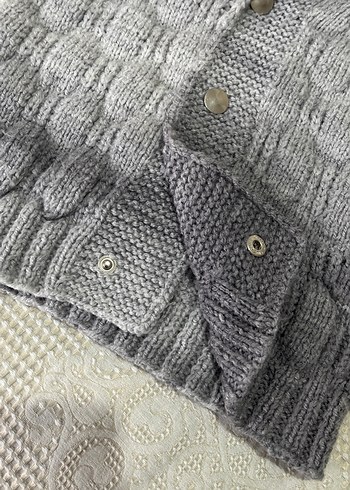 Erkek Çocuk Gri Örgü Hırka - Görsel 5