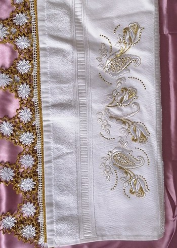 Nakışlı Beyaz Havlu - Görsel 2