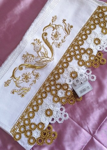 Beyaz Nakışlı Parlak Havlu - Görsel 2