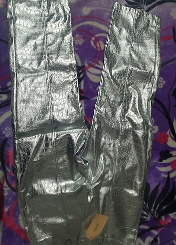 Yeni etiketli lame pantolon