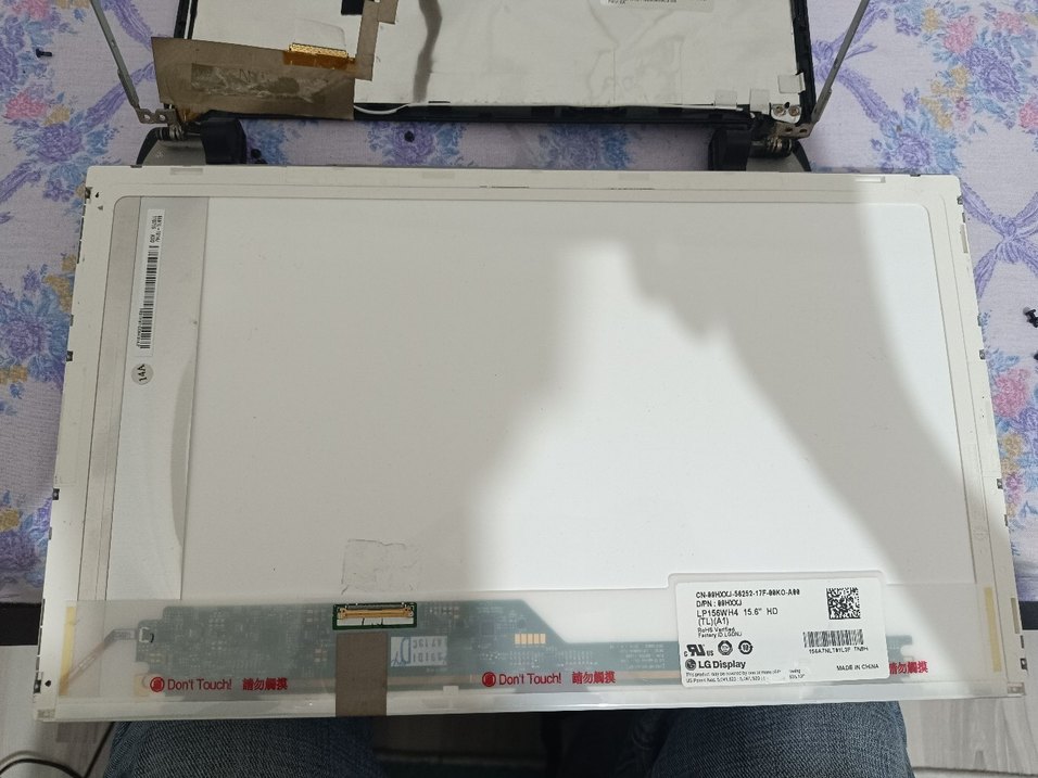 Siyah Dell Dizüstü Bilgisayar ekrani - Görsel 3