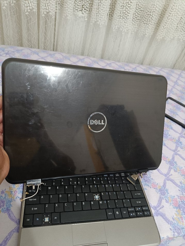 Siyah Dell Dizüstü Bilgisayar ekrani - Görsel 5