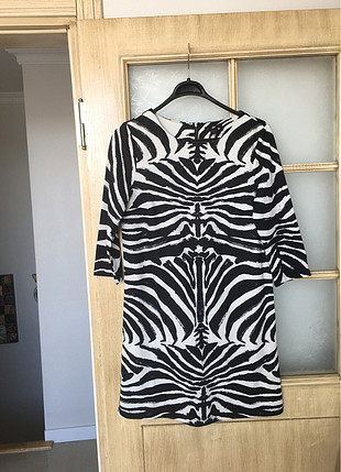 Zebra desenli kısa elbise