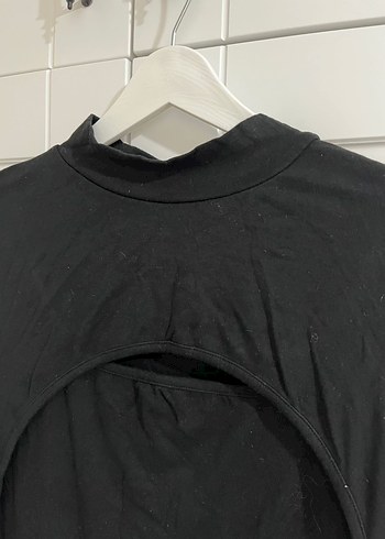 Siyah Yüksek Yakalı Kısa Kollu Tişört - Görsel 2