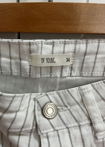 Defacto Beyaz Çizgili Mini Şort - Görsel 3