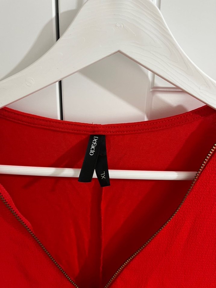 Turuncu Zincir Detaylı V Yaka Kadın Bluz - Görsel 2